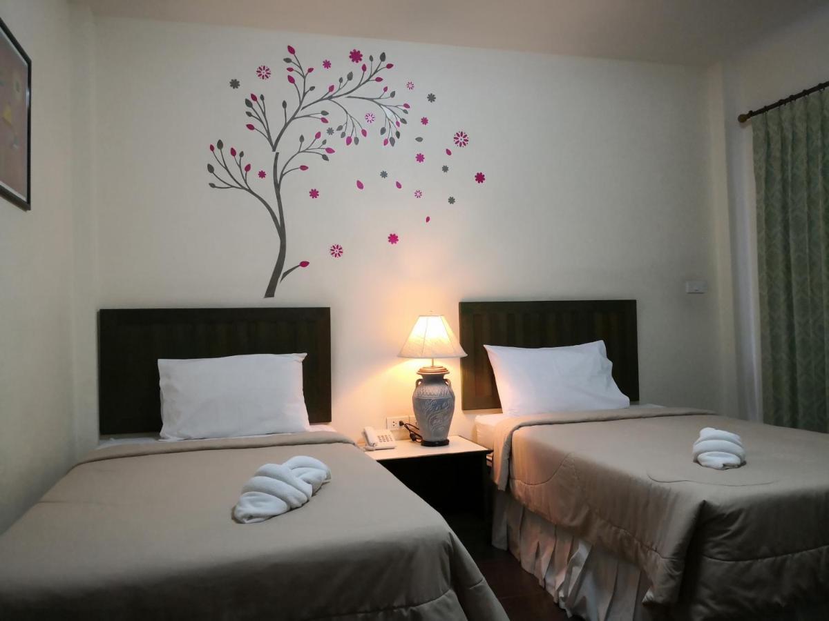 Baan Suksiri Hotel Хуахін Екстер'єр фото